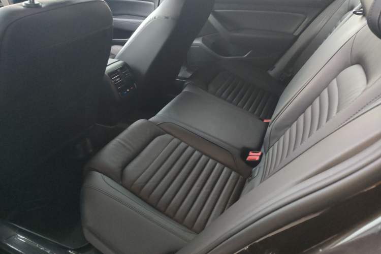 Used Volkswagen Variant 2018 380TSI Two-Wheel Drive Comfort Edition