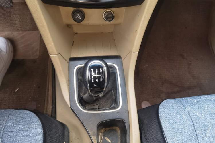 Used Baojun 730 2016 Revised 1.5L Manual Standard Version 7 Seats China V Emission Standard Gear Lever