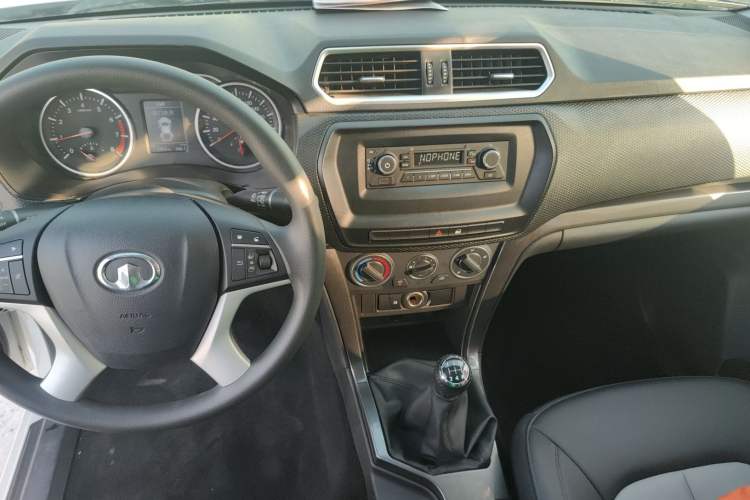 Used Great Wall Wingle 5 2021 1.5T Two-Wheel Drive "Dry Meal" Value Edition with an Extra-Long 1820mm Cargo Bed Equipped with GW4G15K Engine Center Console