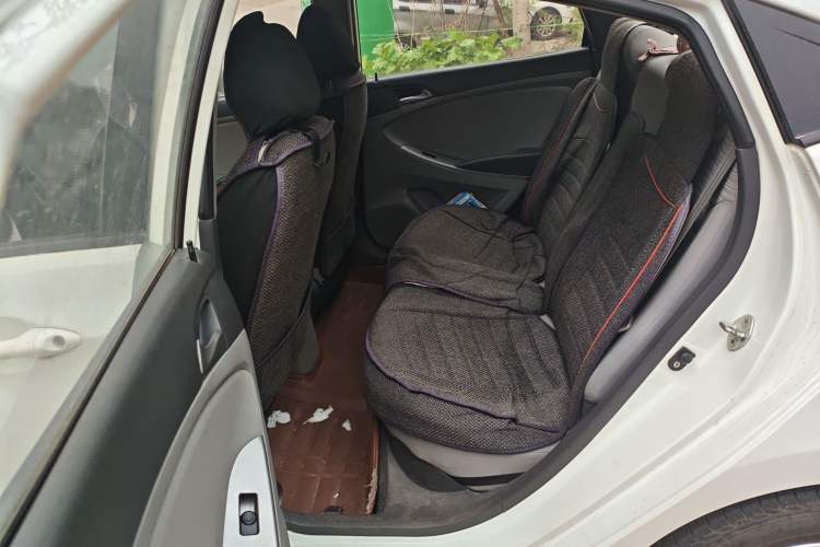 Used Hyundai Verna (older generation) 2014 1.4L Automatic Smart GLS Left Rear Seat