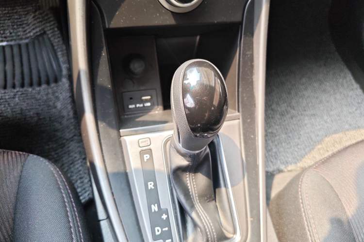 Used Hyundai Elantra (5th Generation / Langdong) 2016 1.6L Automatic Smart Version Gear Lever