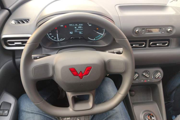 Used Wuling Hongguang New Energy 2024 All-Electric Model 300KM Practical Version
