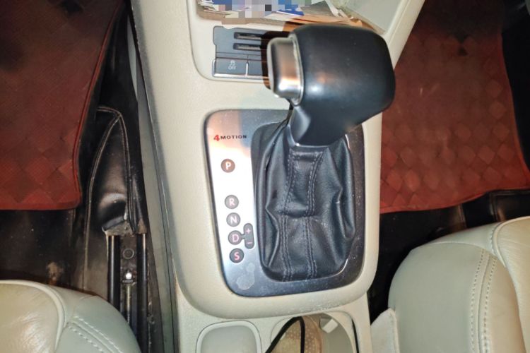 Used Volkswagen Tiguan 2010 1.8TSI Automatic All-Wheel-Drive Elite Edition Gear Lever