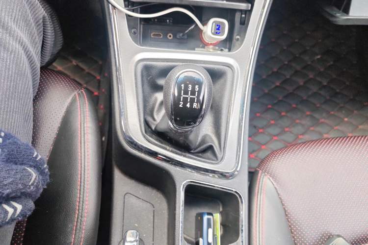 Used Baojun 560 2015 1.8L manual luxury version