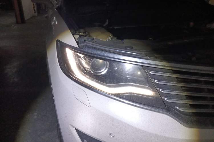 Used Lincoln MKX 2015 2.0T Two-Wheel Drive Deluxe Edition Right Front Headlight