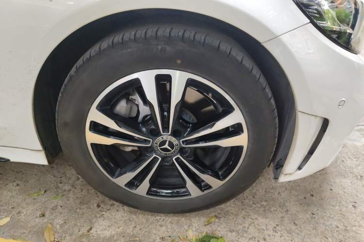 Used Mercedes-Benz C-Class 2019 C 260 Sport Edition Right Front Wheel Hub