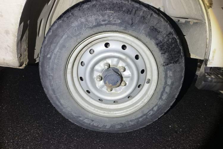 Used Jinbei Hiace 2018 2.0L Fifth-Generation Box Truck Standard Roof 2 Seats 4G21C