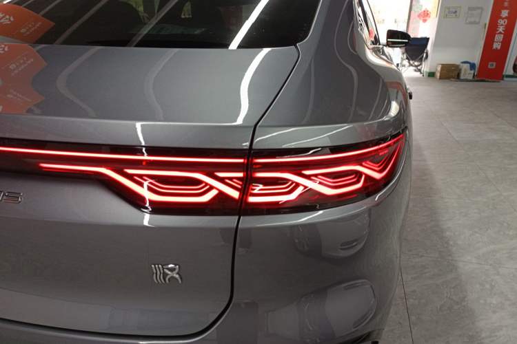 Used BYD Han 2022 EV Genesis Edition 715 km Front-Wheel-Drive Flagship Model Right Rear Taillight