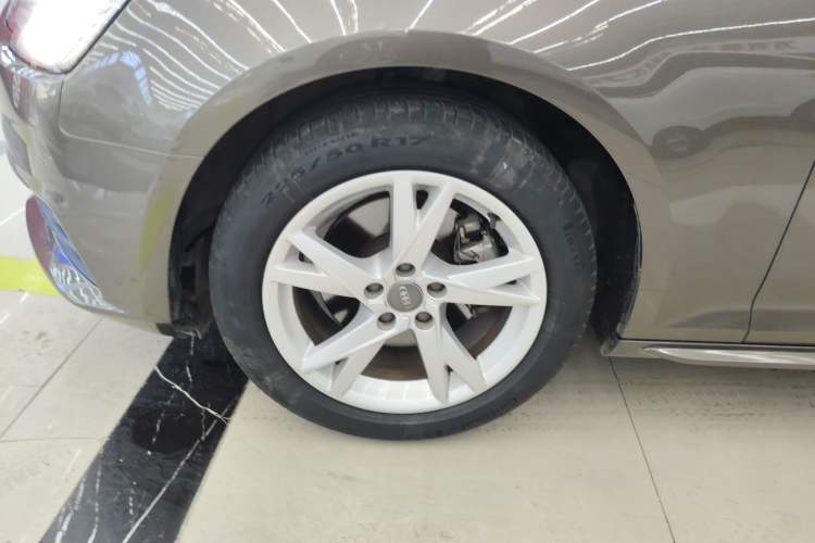 Used Audi A4L 2017 Plus 40 TFSI Ambition Model Left Front Wheel Hub