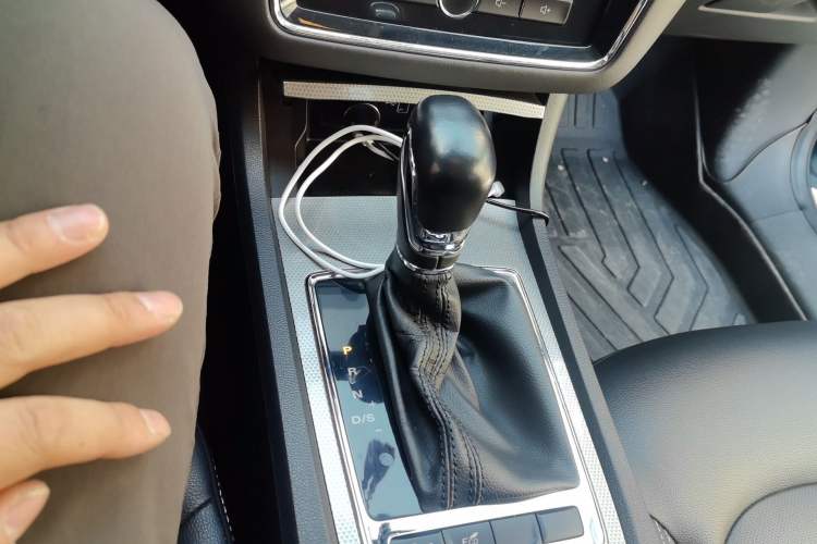Used Roewe i6 2019 PLUS 20T TST 4G Connected Flagship Superb Edition
