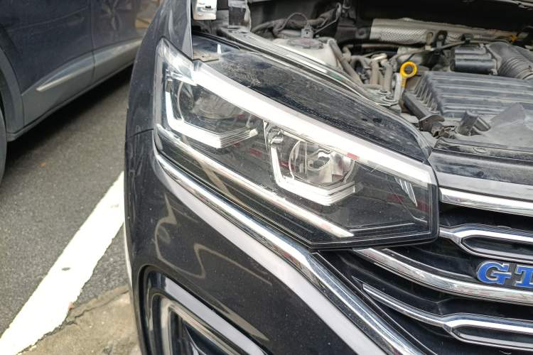 Used Volkswagen Tayron GTE Plug-in Hybrid 2020 1.4T Luxury Model Right Front Headlight