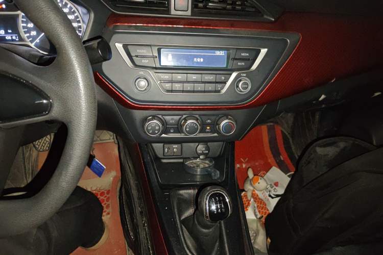 Used Nissan Lannia 2016 1.6L Manual Cool Edition Audio And AC Panel