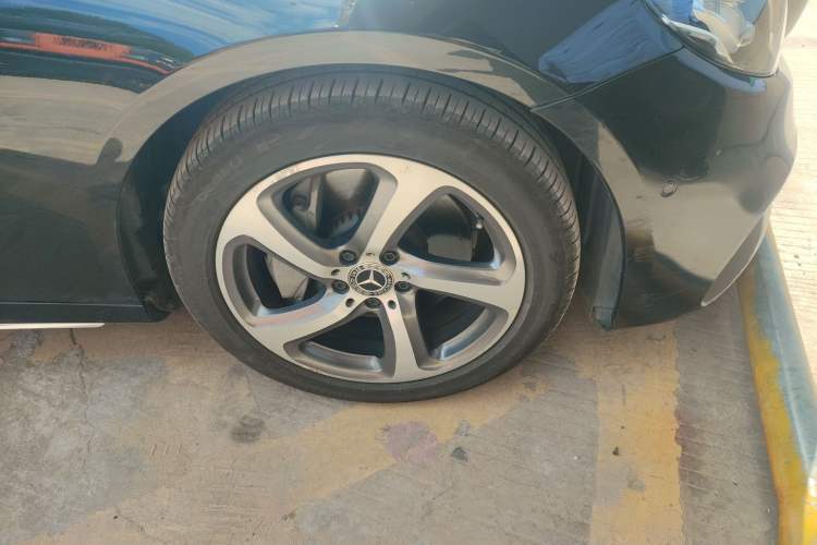 Used Mercedes-Benz E-Class 2019 E 300 L Sporty and Stylish Model