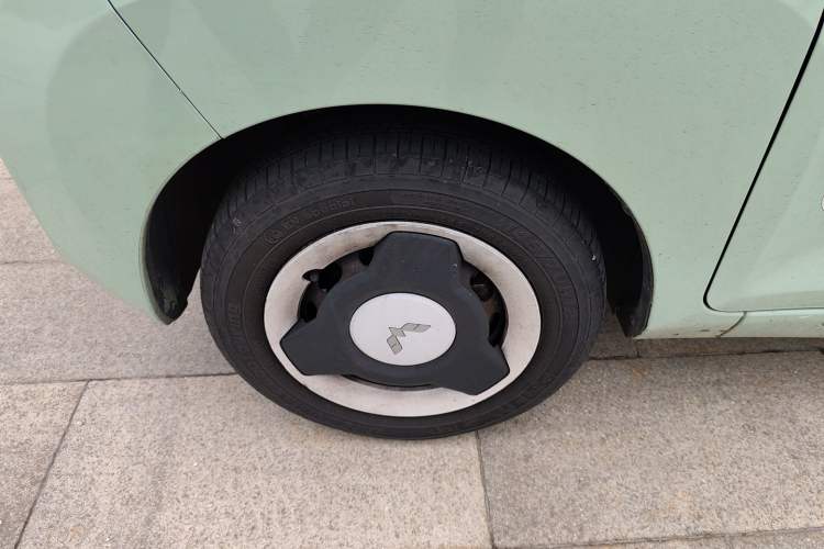 Used Wuling Hongguang MINIEV 2021 Macaron Premium Model – Lithium Iron Phosphate Left Front Wheel Hub