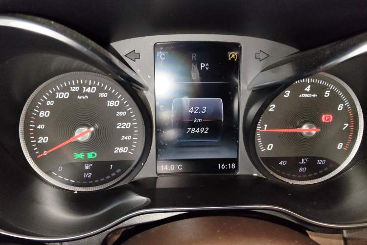 Used Mercedes-Benz GLC 2018 GLC 260 4MATIC Luxury Model
