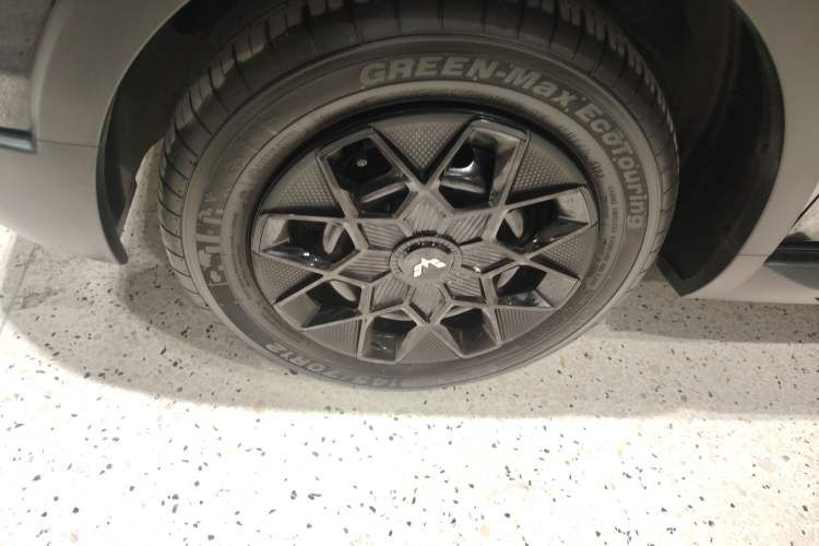 Used Wuling Hongguang MINIEV 2022 GAMEBOY 200km Gaming Edition with Lithium Iron Phosphate Left Front Wheel Hub