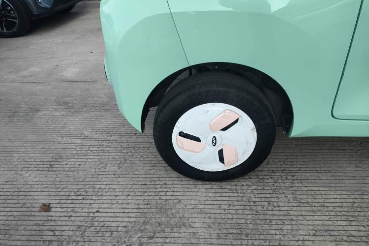 Used Chery QQ Ice Cream 2022 170km Sundae Phosphate Lithium-Ion