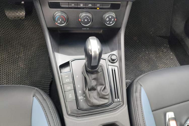 Used Volkswagen Lavida 2024 1.5L Automatic DeYi Edition Gear Lever