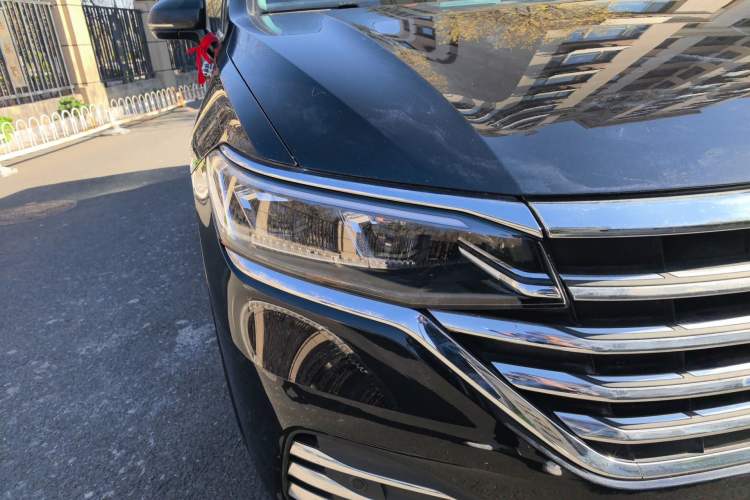 Used Volkswagen Viloran 2023 380TSI Prestige Edition Right Front Headlight