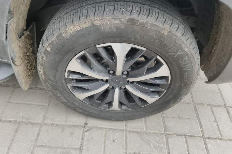 Used SAIC MAXUS T70 2021 2.0T Diesel Automatic 4x4 Elite Version with Long Bed and High Ground Clearance Right Front Wheel Hub