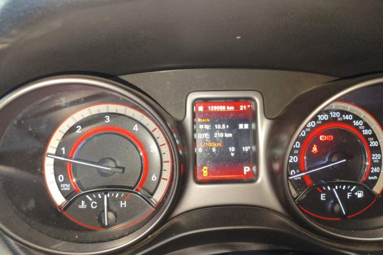 Used Dodge Journey 2015 2.0TD Four-Wheel Drive Luxury Edition Odometer Close Up