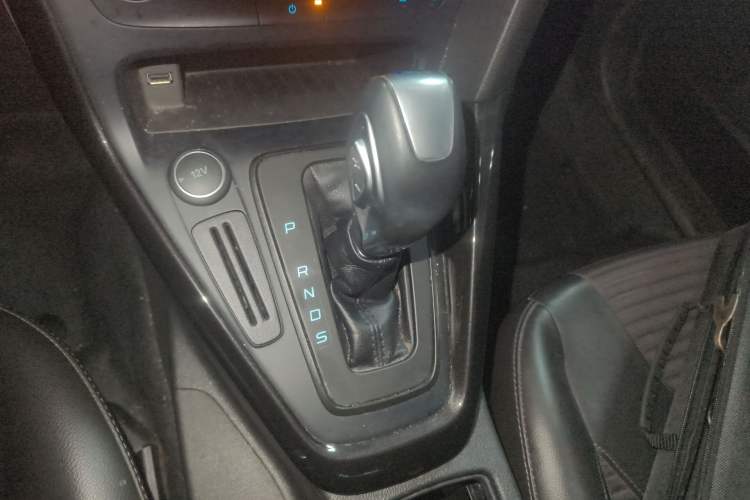 Used Ford Focus 2018 Hatchback Classic 1.6L Automatic Trendy SmartDrive Edition
