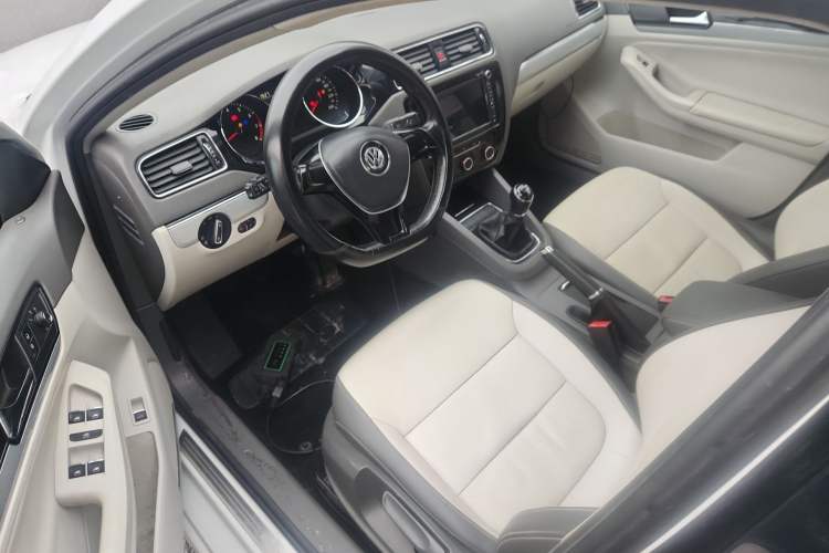 Used Volkswagen Sagitar 2015 1.6L Manual Comfort Model Driver Seat