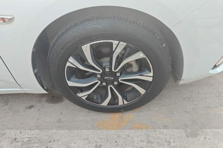 Used Chevrolet Monza 2020 Light Hybrid RS 330T Automatic Comfort Edition Right Front Wheel Hub