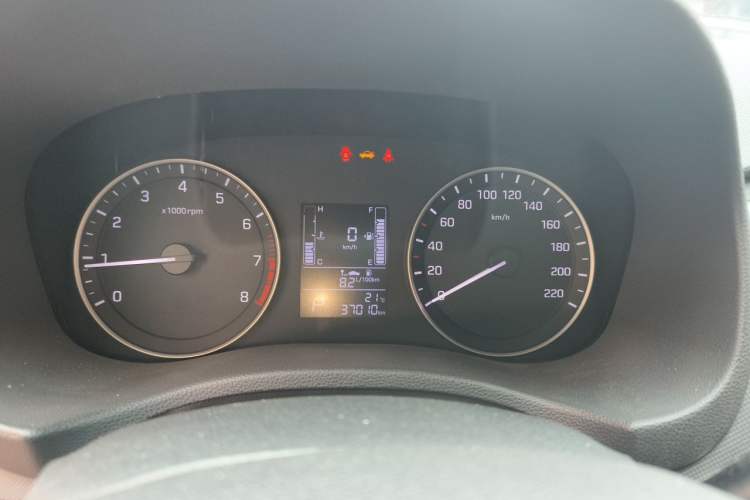 Used Hyundai ix25 2015 1.6L Automatic Two-Wheel-Drive Deluxe DLX Model
