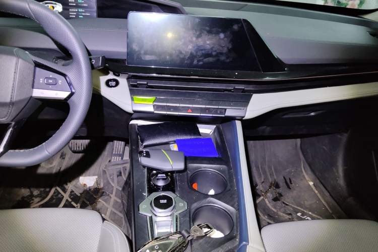 Used Changan UNI-V iDD 2023 Zhidian iDD 1.5T 113km Smart & Fun Version (Rapid Edition)