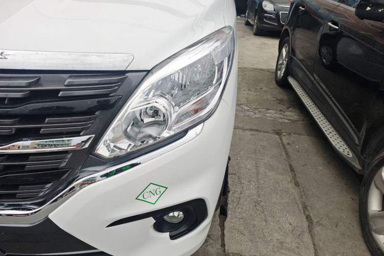 Used FORTHING Lingzhi PLUS 2023 2.0L Manual Luxury CNG 7-Seater
