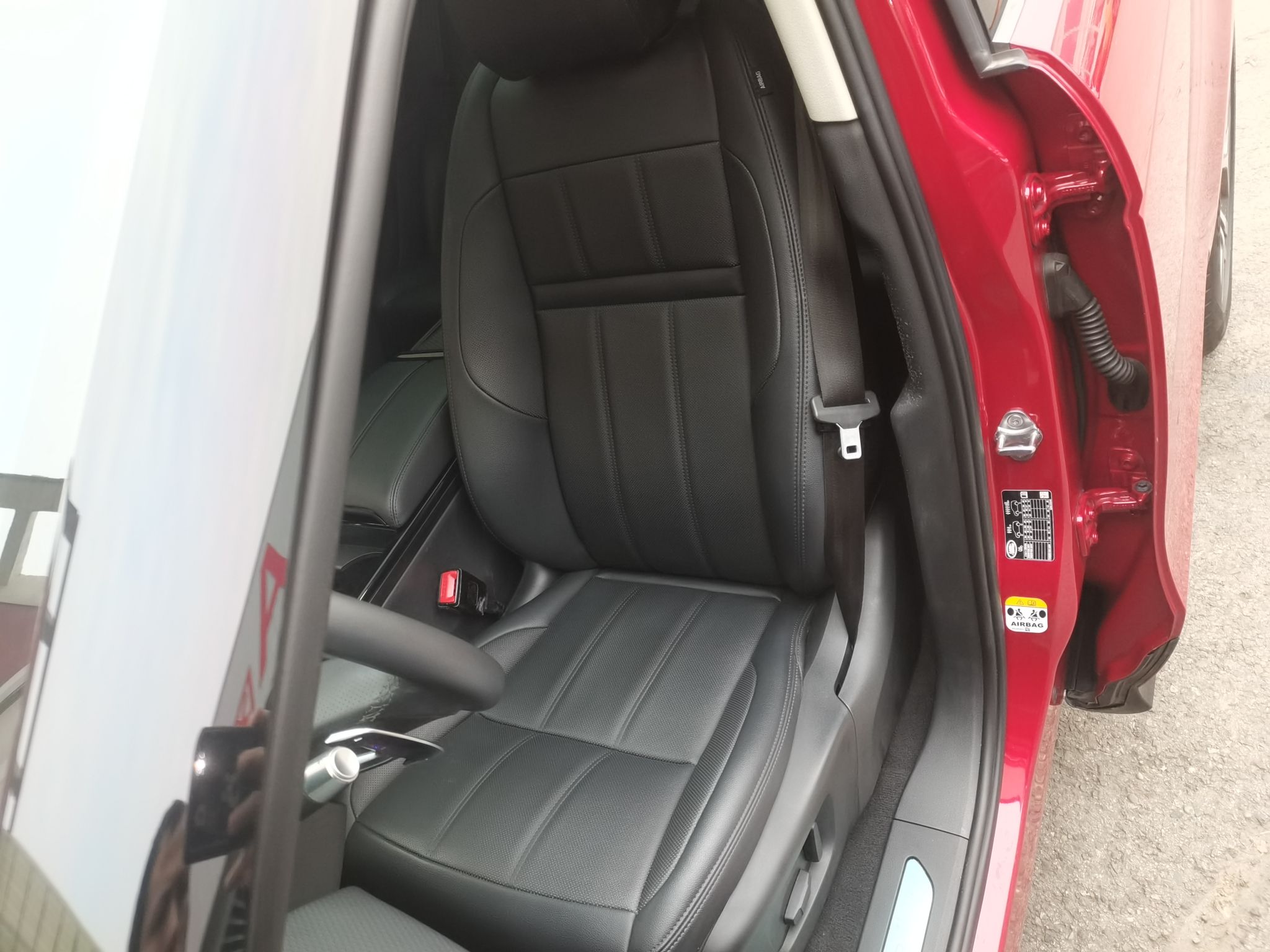 Переднее сиденье в автомобиле