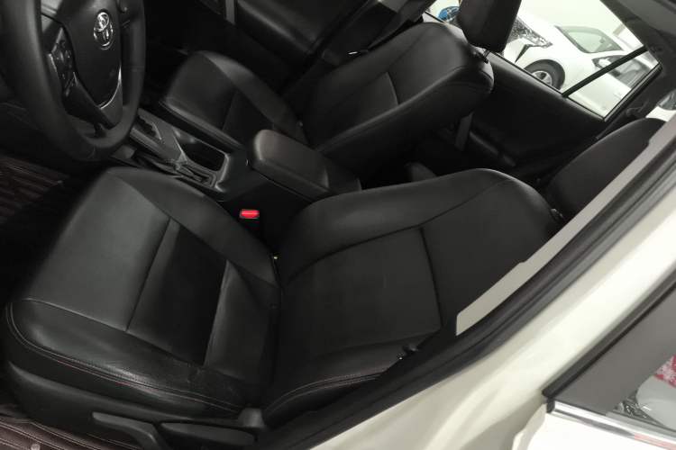 Used Toyota RAV4 2015 2.0L CVT Two-Wheel Drive Fashion Edition
