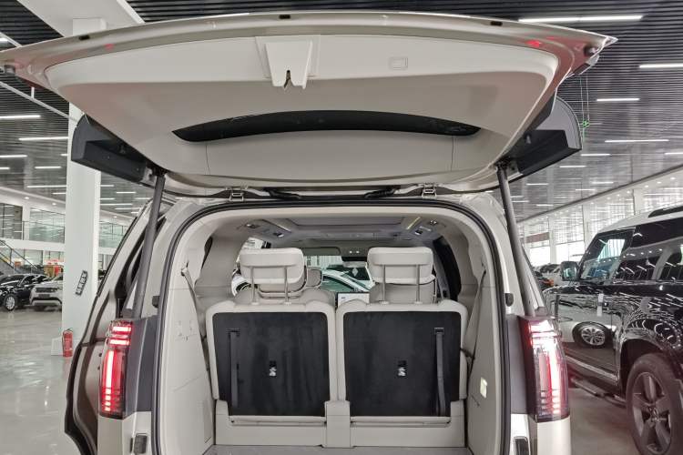 Used Volvo EM90 2025 Ultra Six-Seater