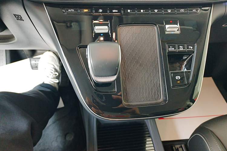 Used Hongqi HQ9 PHEV 2024 2.0T Four-Wheel Drive Luxury Edition
