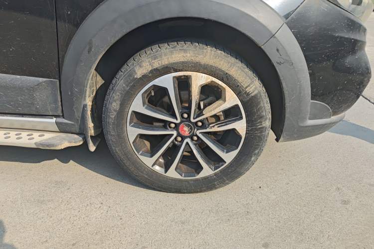 Used FORTHING Joyear X5 2015 1.6L Manual Luxury Model
