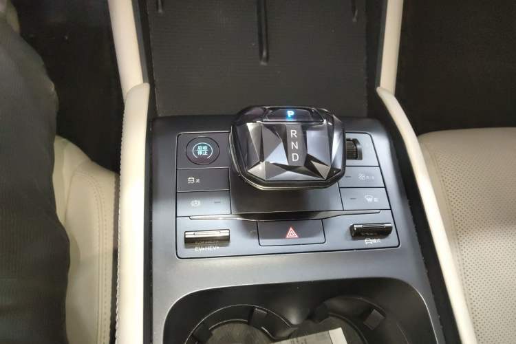 Used BYD Qin L 2024 DM-i 120KM Leading Model Gear Lever