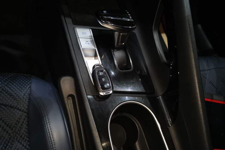 Used Hyundai Elantra 2021 1.5L CVT LUX Prestige Edition
