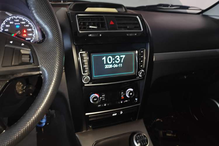 Used Haval H5 Classic 2018 Classic Edition 2.0T Manual Two-Wheel Drive Elite Model Audio And AC Panel