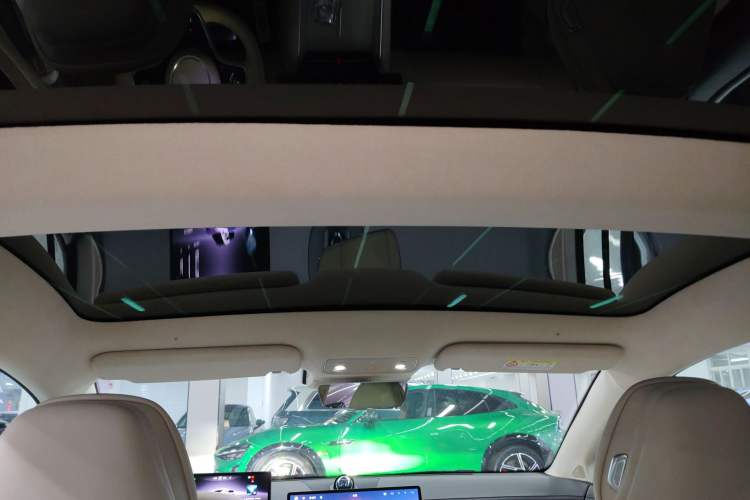 Used Hima Luxeed S7 2025 785 km Ultra