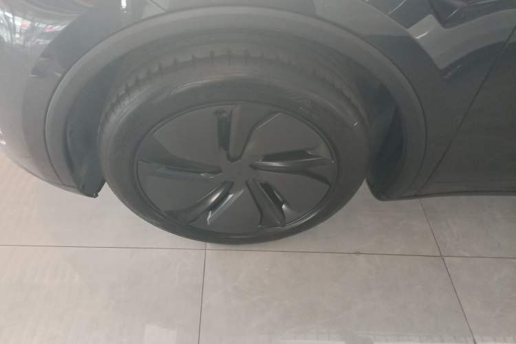 Used Tesla Model Y 2025 Rear-Wheel Drive First Edition Left Front Wheel Hub