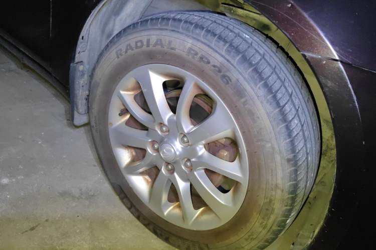 Used Soueast V5 Lingzhi 2013 1.5L Manual Comfort Model CNG Right Front Wheel Hub