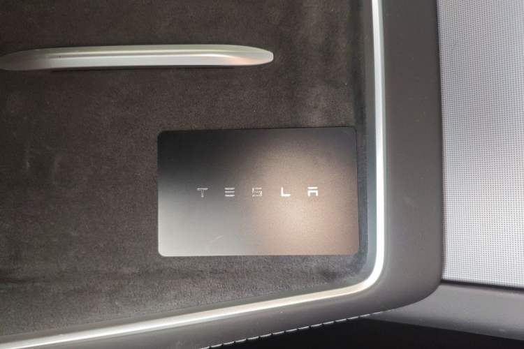 Used Tesla Model Y L 2025 Model Long-Range All-Wheel-Drive Version
