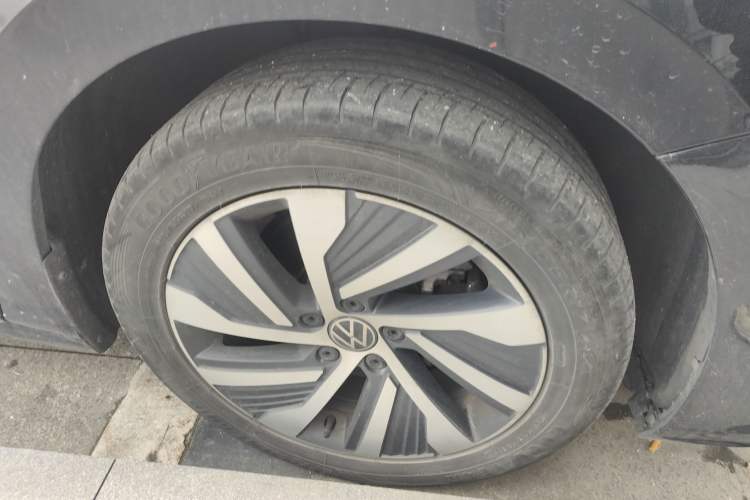 Used Volkswagen Passat New Energy 2023 430 PHEV Hybrid Elite Edition Right Front Wheel Hub