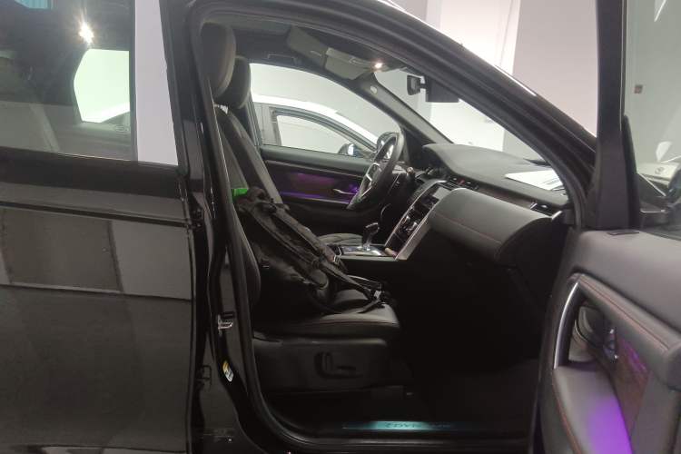 Used Land Rover Discovery Sport 2022 Revised Version 249 PS R-Dynamic S Performance Edition 5 Seats Right Front Seat