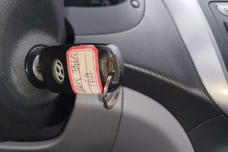 Used Hyundai Verna (older generation) 2014 1.4L Manual Smart GLS Trim Vehicle Key