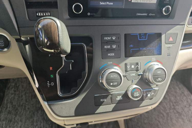 Used Toyota Sienna 2019 3.5L Two-Wheel Drive XLE 7 Seats U.S. Specification
