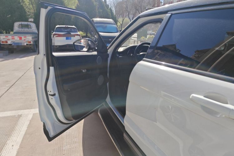 Used Land Rover Range Evoque 2018 240 PS SE Smart Brilliance Edition Driver Seat