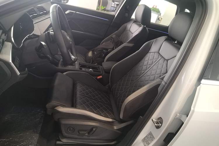 Used Audi Q3 2024 40 TFSI Fashion Dynamic Model