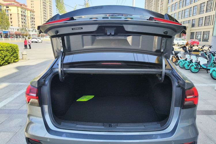 Used Roewe i5 2021 1.5L CVT Platinum Edition
